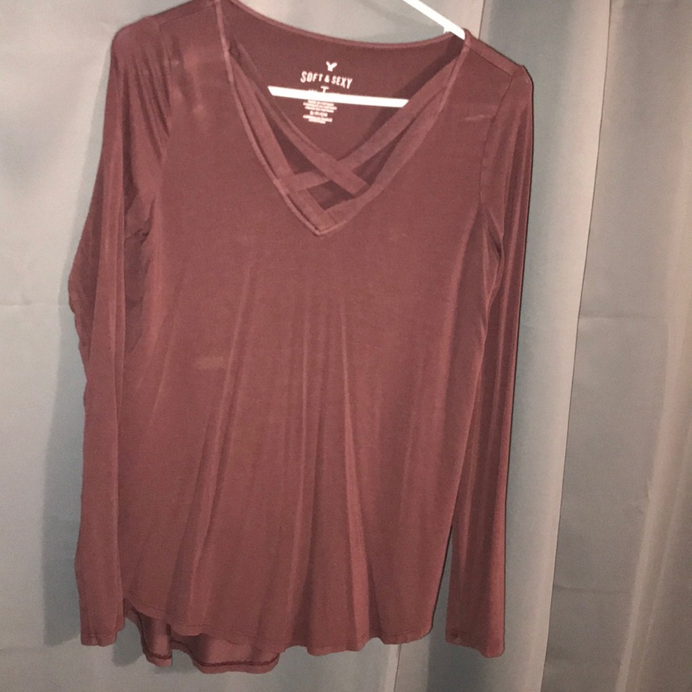Maroon Long sleeve loose t-shirt. v-neck!
